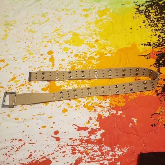 Fashion Bug Skirt with zippers and pockets. Belt included. Size 6. An essential. - Picture 3 of 3